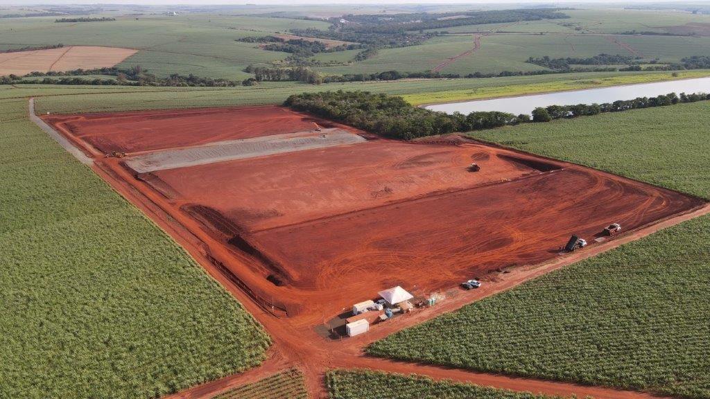 Vista aérea da área de construção – em fase de terraplanagem – da UTE Cidade do Livro